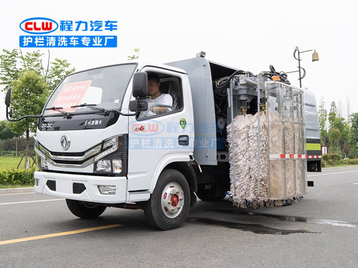 東風(fēng)小多利卡中置護(hù)欄清洗車